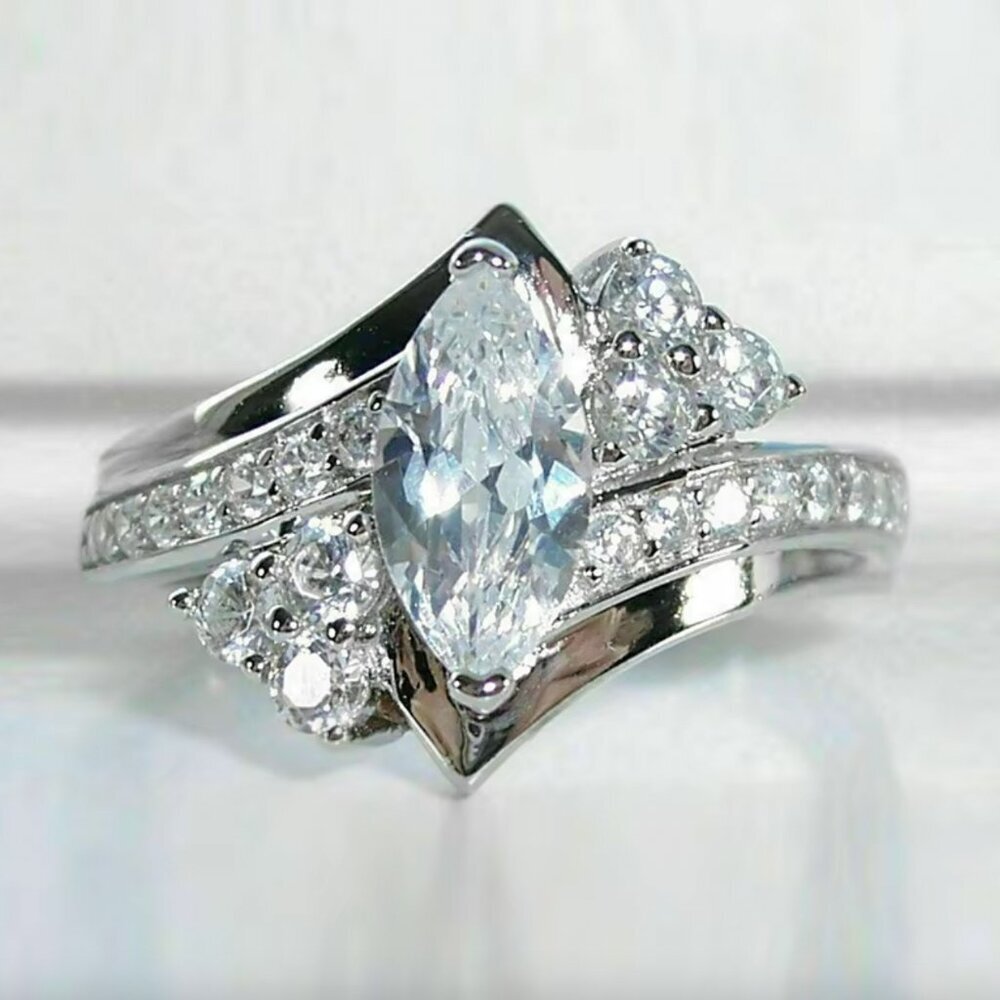 NEW 18k White Gold Diamond Marquise Cut Diamond Ring Band Statement Ring